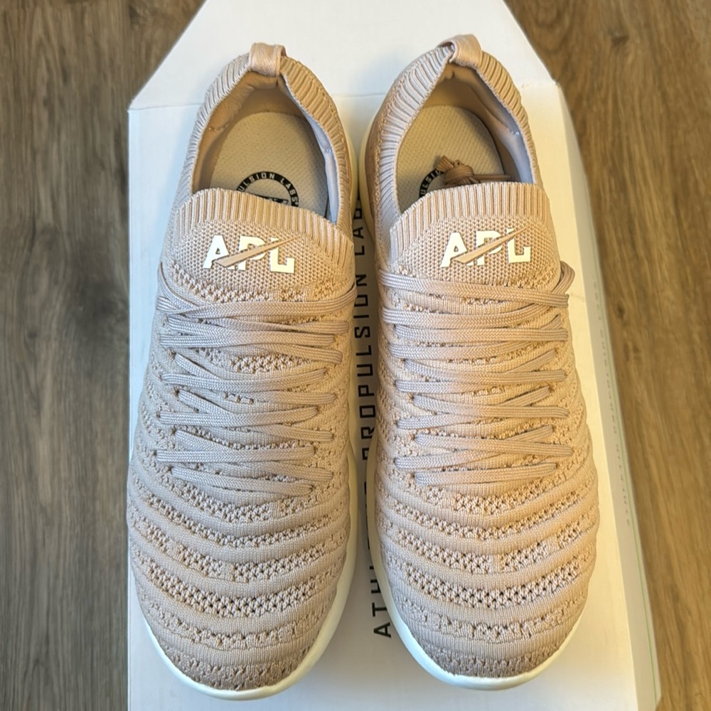 APL Women's Size 9 TechLoom Wave Rose Dust / Ivory shoe WORN ONCE WITH BOX